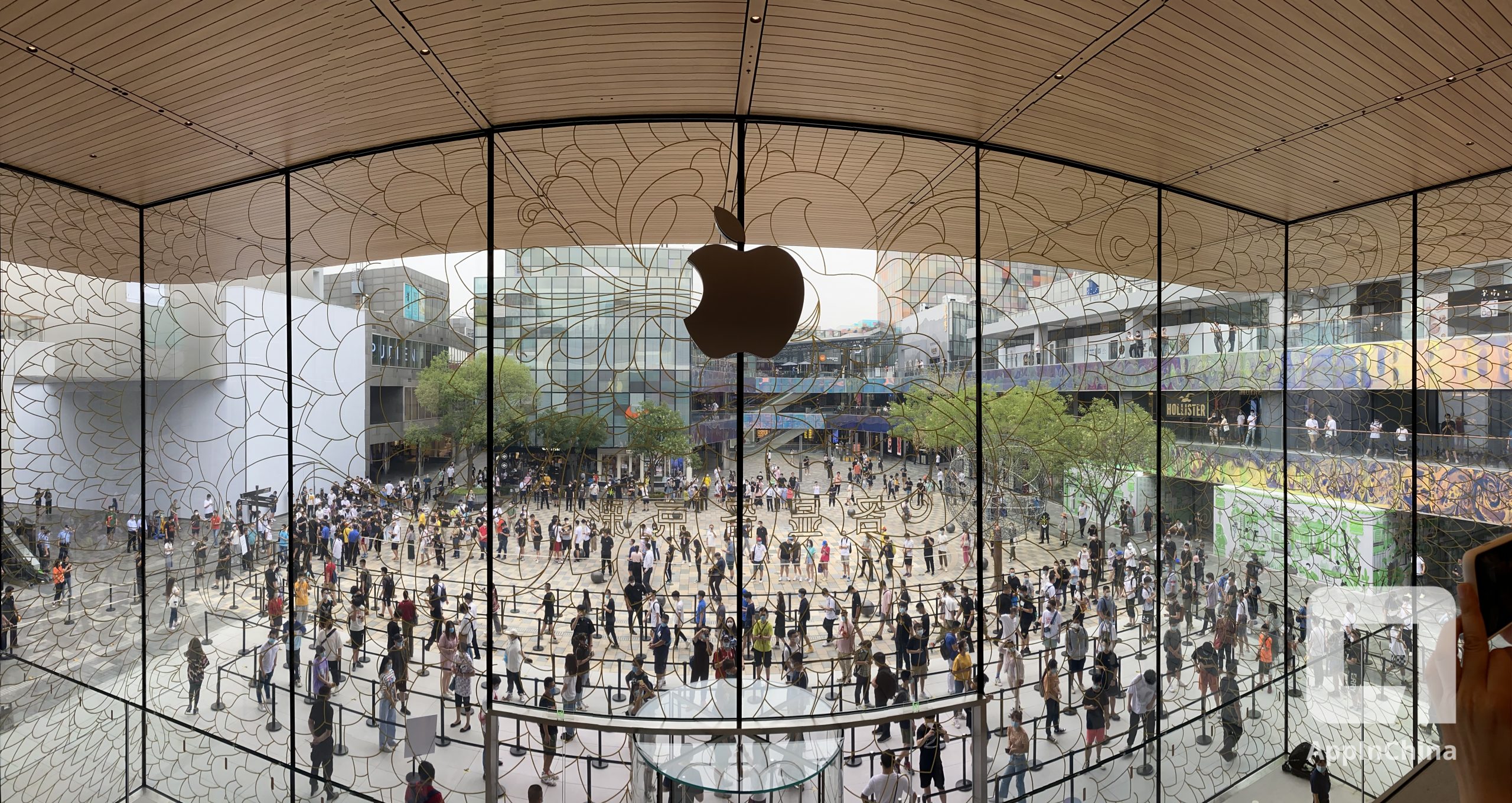 The new Apple Sanlitun opens today - Apple